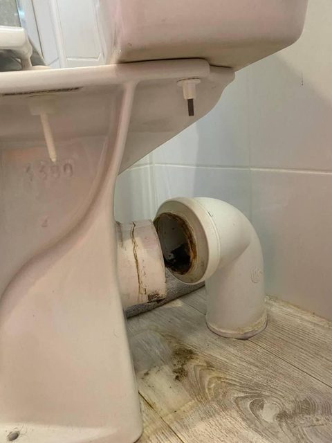 Démontage WC pour passage caméra à Argelès