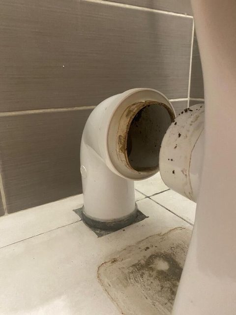Canalisation de WC débouchée par hydrocurage à Canet-en-Roussillon